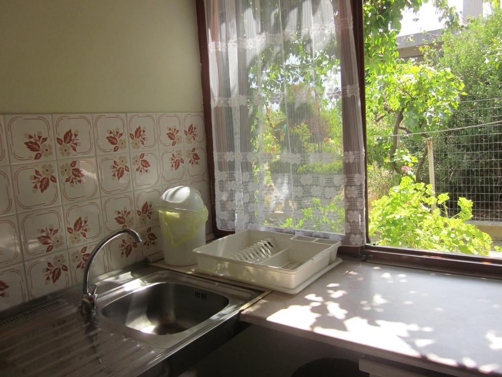 Tina Rooms Gialtra Екстериор снимка
