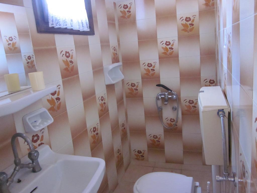 Tina Rooms Gialtra Екстериор снимка