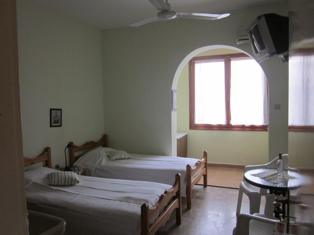 Tina Rooms Gialtra Екстериор снимка