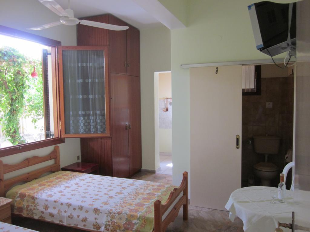 Tina Rooms Gialtra Стая снимка